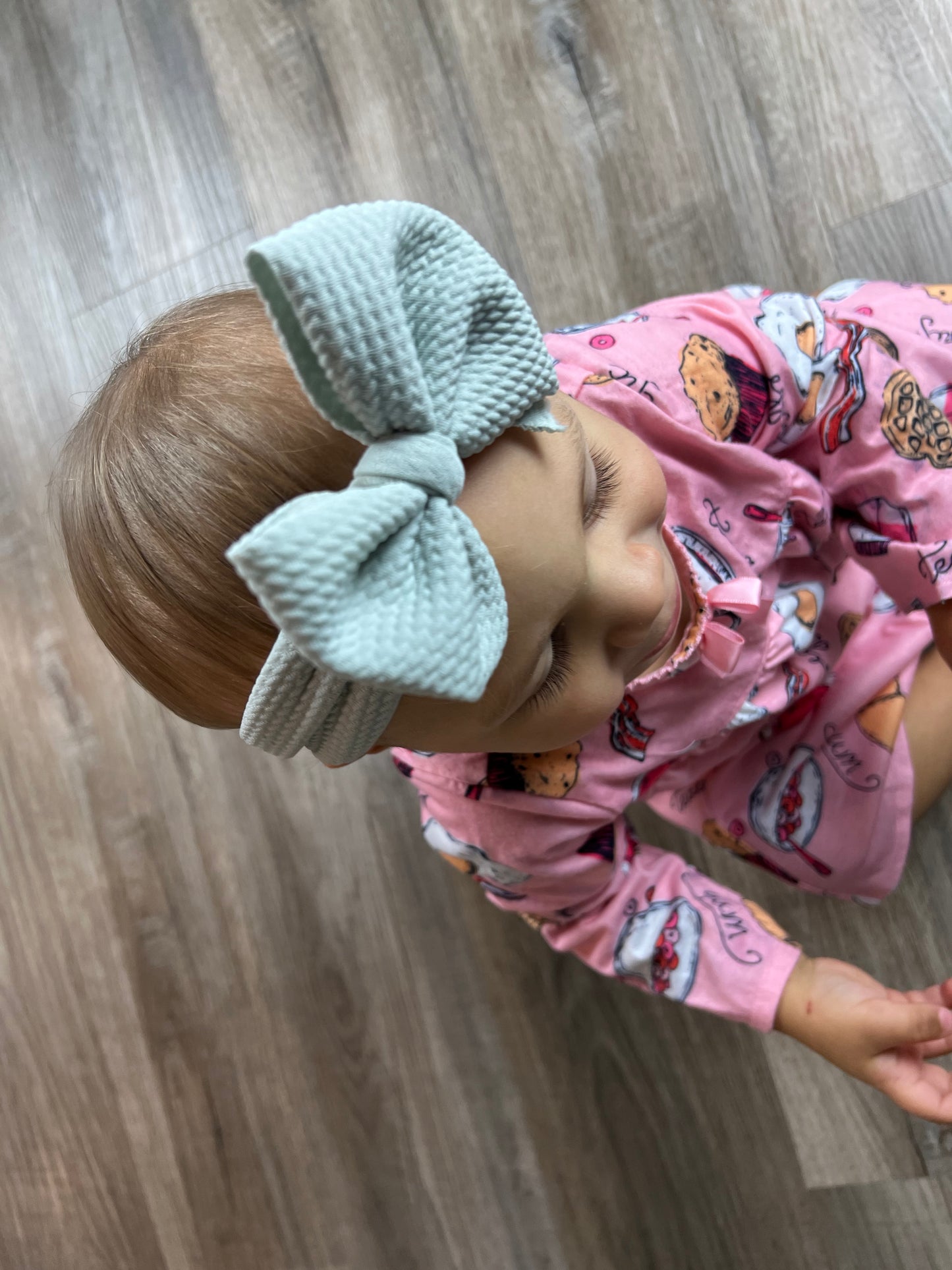 Solid Baby Headwrap Bow (Light sage)